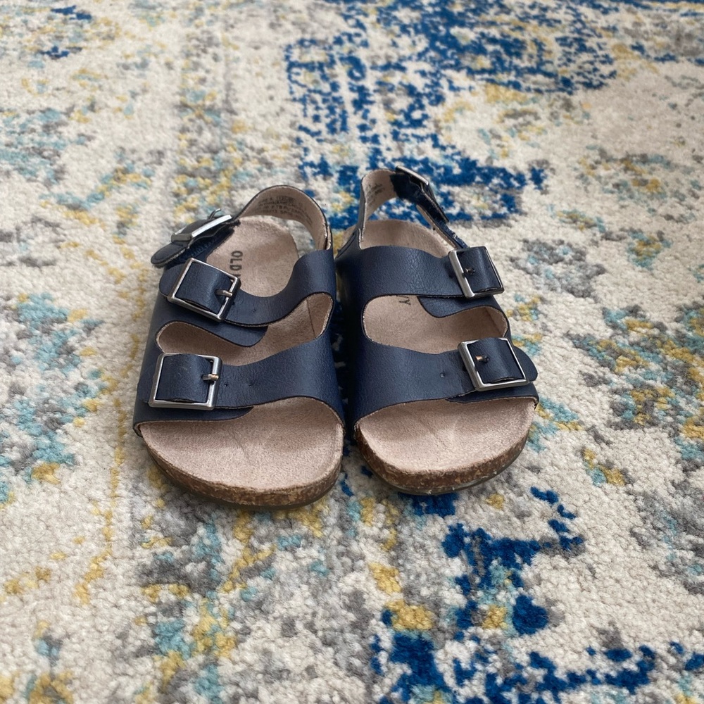 Like New Old Navy sandals Sz 5